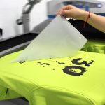 Ropa Laboral Personalizada: Qué prendas funcionan mejor por sector