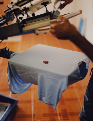 Foto de Alexey Demidov de Pexels: https://www.pexels.com/es-es/foto/white-printer-paper-on-table-9314012/